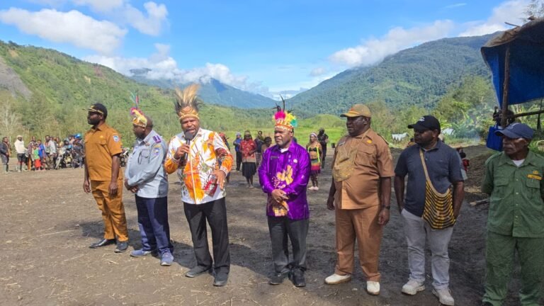 Akses Jalan Segera Dibuka, Bupati dan Wakil Bupati Kunjungi Distrik Wandai dan Serap Aspirasi Masyarakat