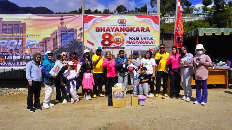 Sambut HUT Bhayangkara ke-80, Polres Intan Jaya Gelar Jalan Santai, CFD, Bakti Sosial dan Bakti Kesehatan